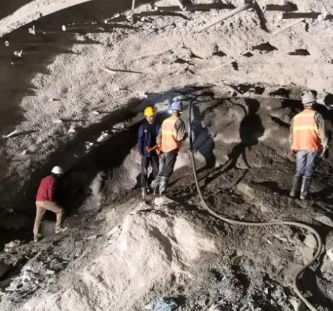 南川拱顶带模注浆料的施工流程及注意事项